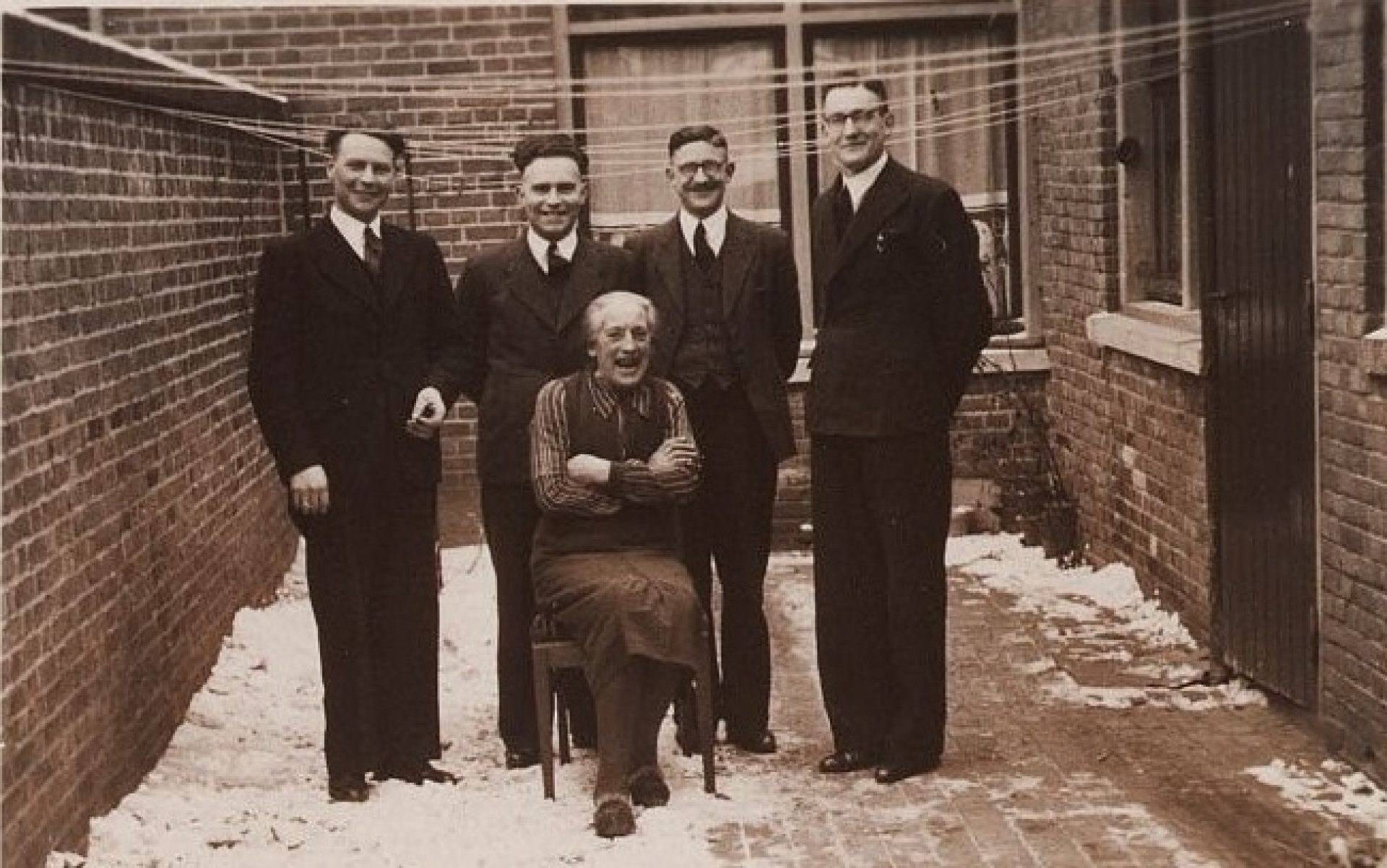 Coba Pulskens met vier Limburgse verzetstrijders 1943