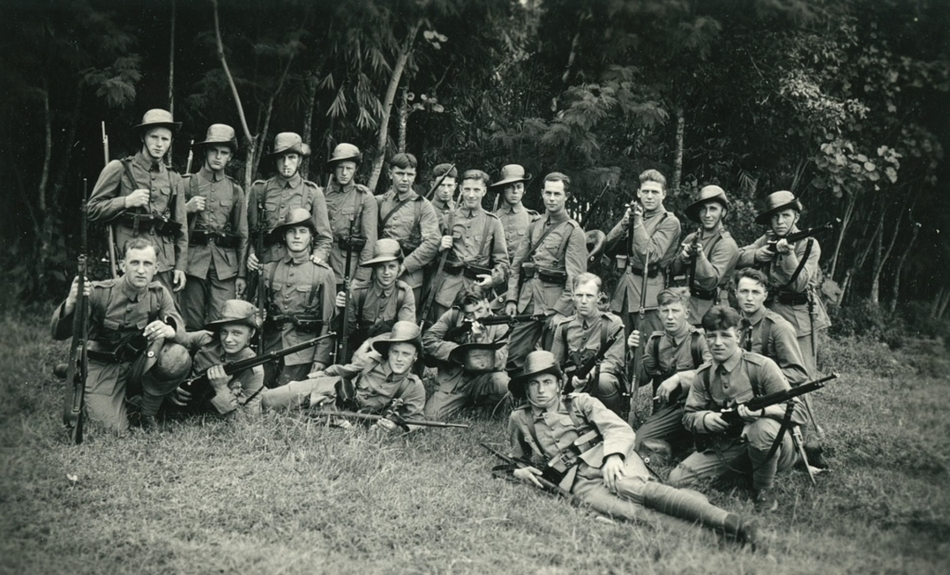 Groepsfoto Knil-militairen in voormalig Nederlands Indië, 1946