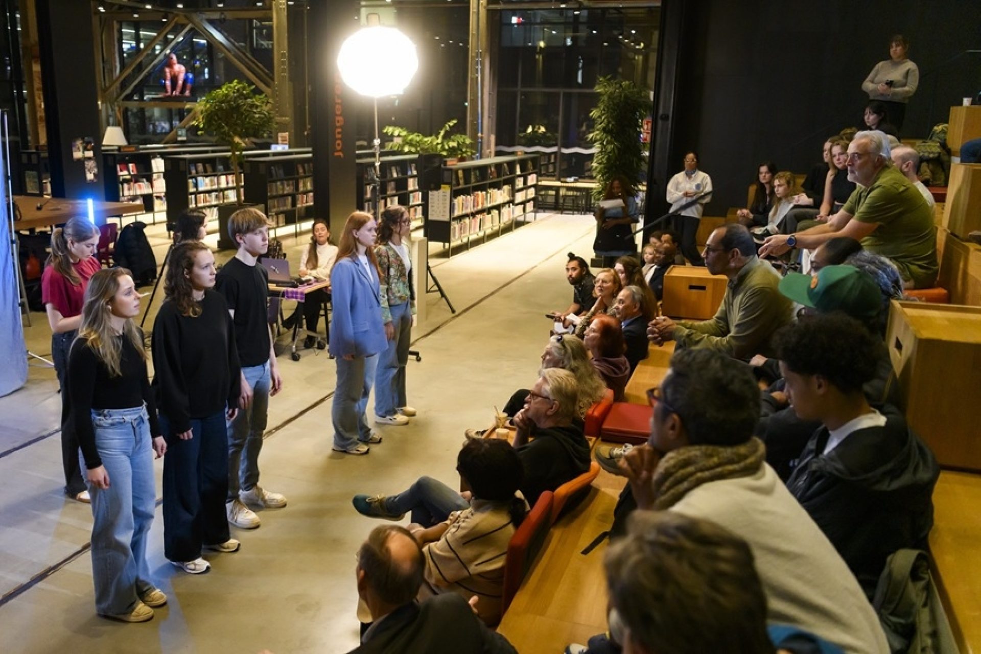 Afsluiting publieksprogramma (Post)koloniaal verleden, 2025. Fotografie Joris Buijs