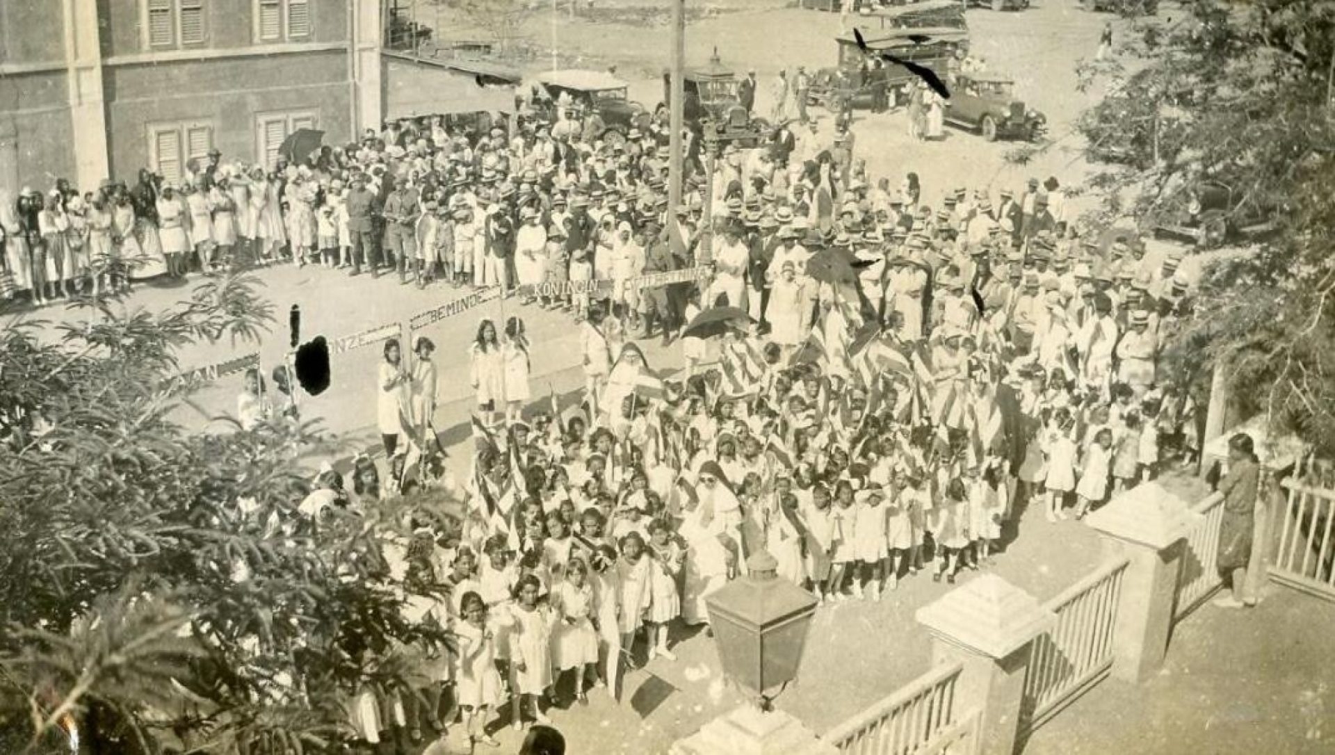 Aruba Kinderhulde aan Koningin Wilhelmina