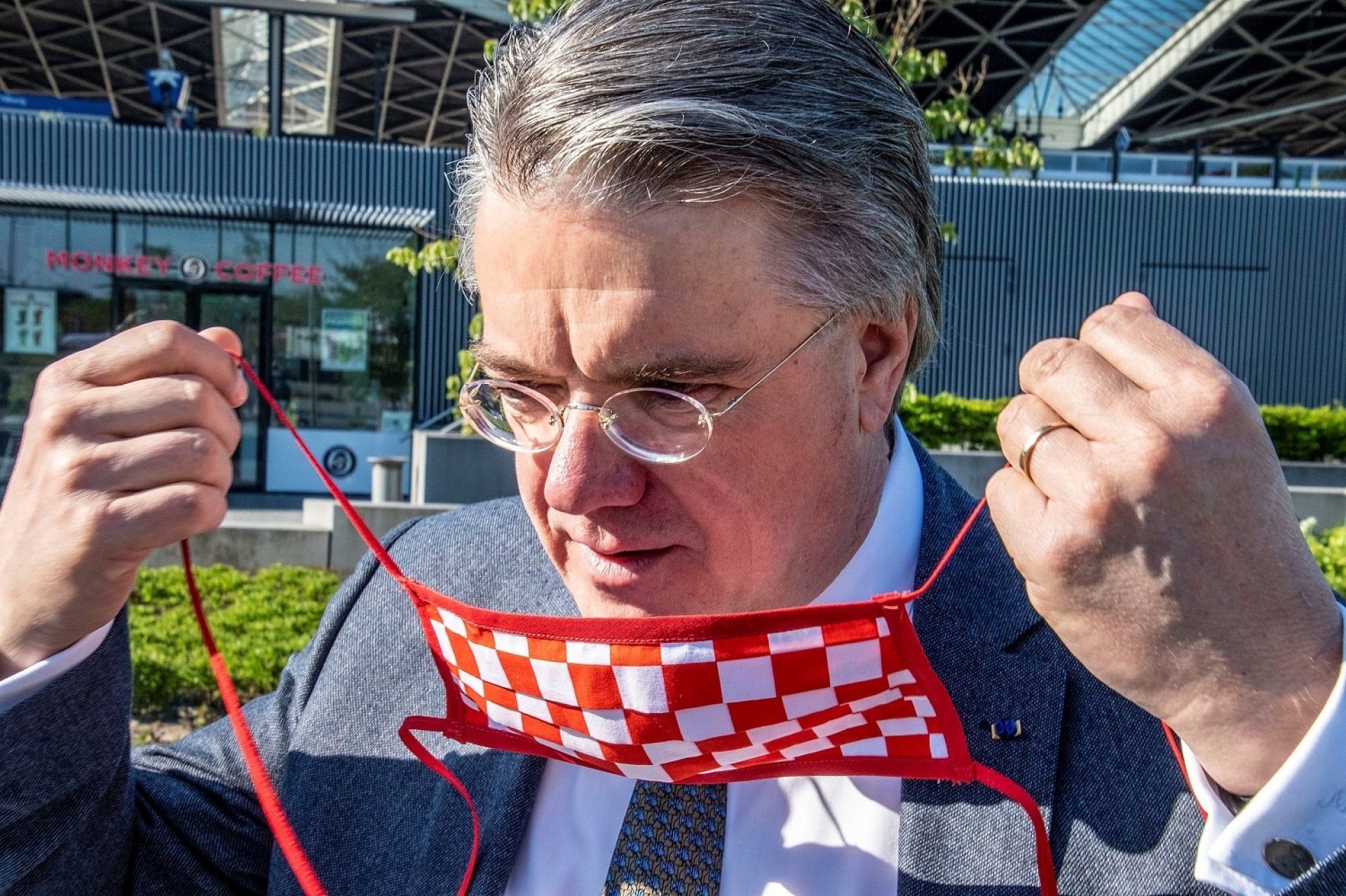 Corona 01 Mondkapje Foto Jan van Eijndhoven