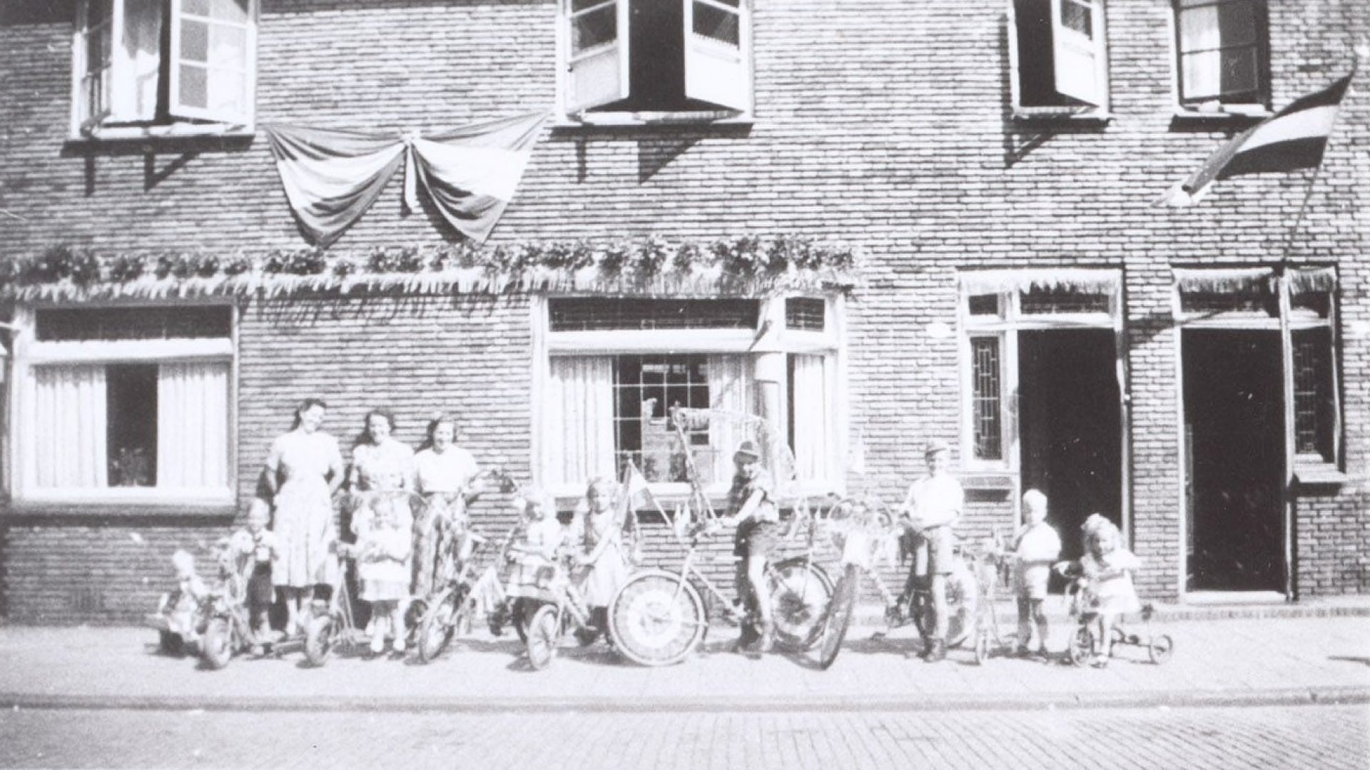 Feest Antonie van Diemenstraat 1945 Frans van Aarle 14312