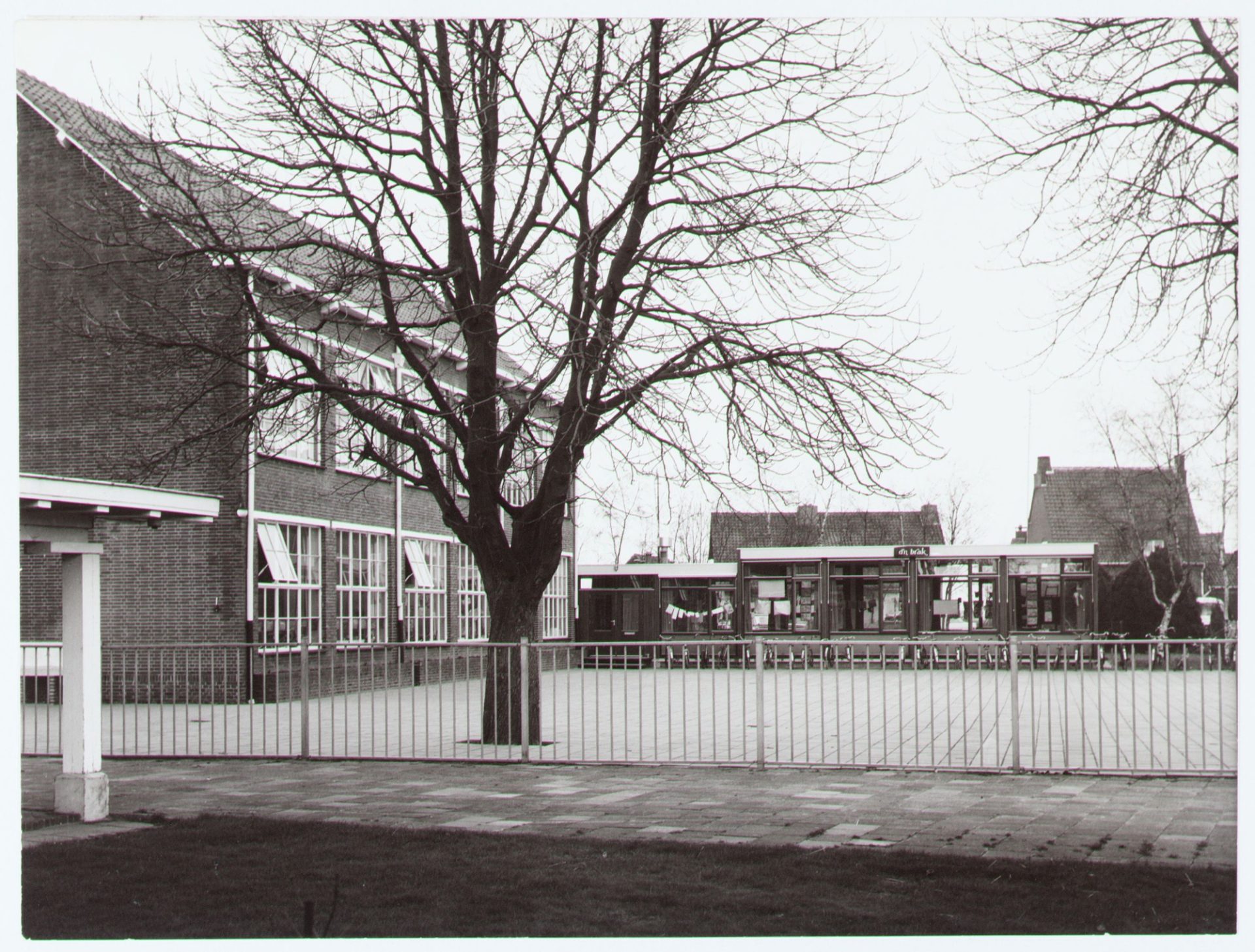 H Hartschool Willibrordschool Klein Berkeloo en Dn Barak 1974