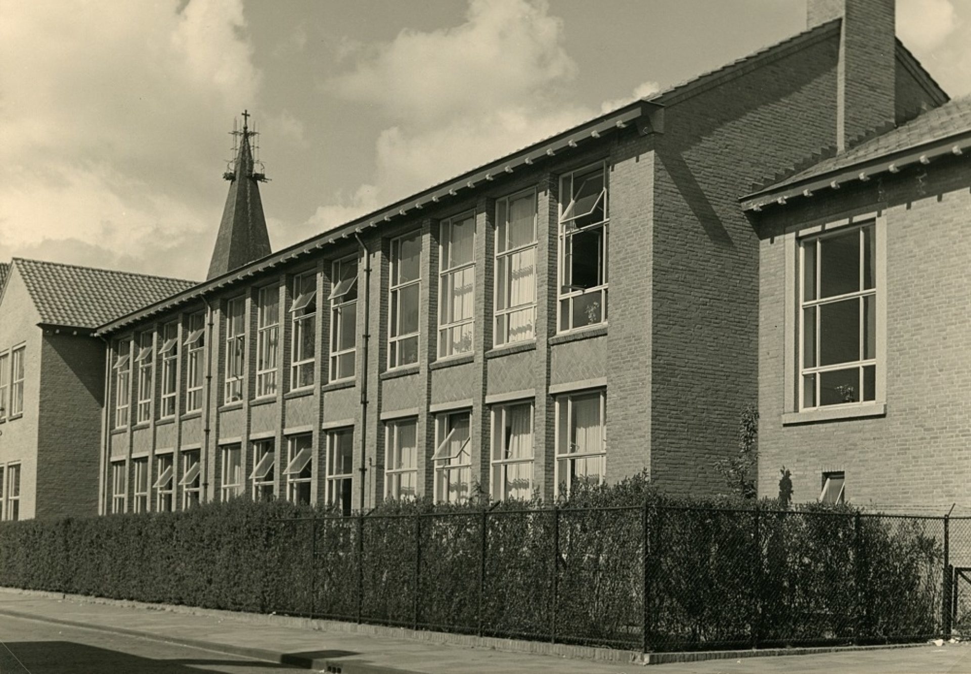 Meisjesschool Van Heutszstraat 1952 658641