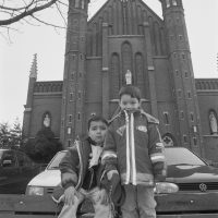 Kinderen voor de Hasseltse Kerk De Poorten LR 1997 Multivision Partners Tilburg collectie Regionaal Archieg Tilburg