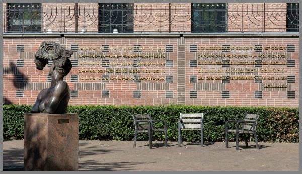 Helga Deenplein Stadsgidserij verkleind