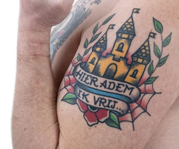 Michiel Tilburg Tattoo hier adem ik vrij HEY LR
