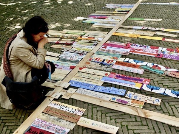 Namen en nummers vrouwknieltbijplattegrond