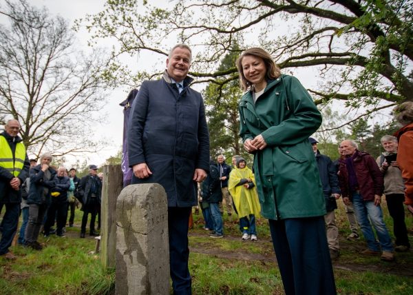 Onthulling grenspaal Alphen Riel Tilburg 2 foto Chris Oomes
